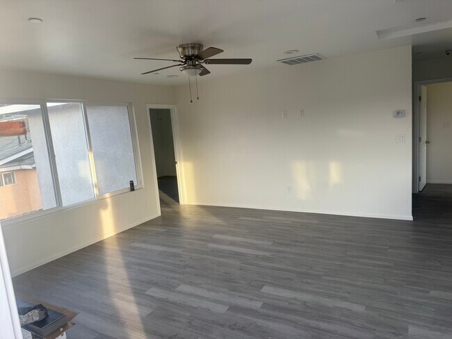 Foto del edificio - 4070 Newton Ave