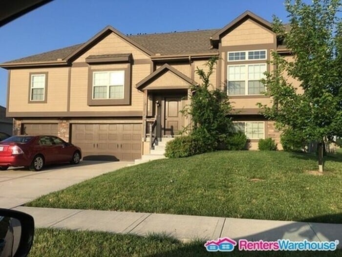 Primary Photo - Amazing 4 bd, 3bth Home in Blue Springs