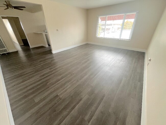 Foto del edificio - 2115 Placentia Ave