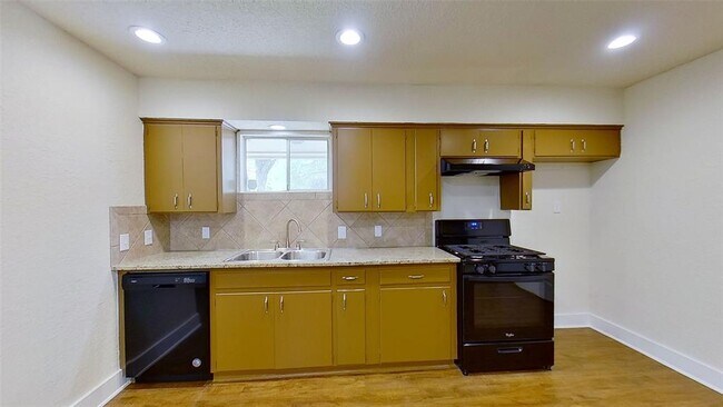 Foto del edificio - 2107 Magnolia Dr