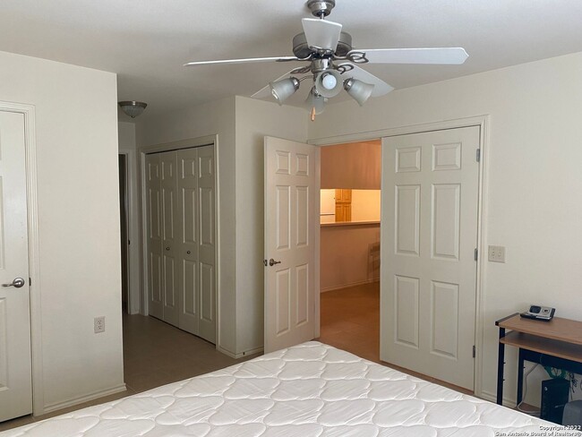 Building Photo - Super cute 1st floor 1 bedroom 1 bath cond...