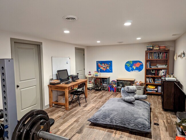 Building Photo - 21500 Lees Ct