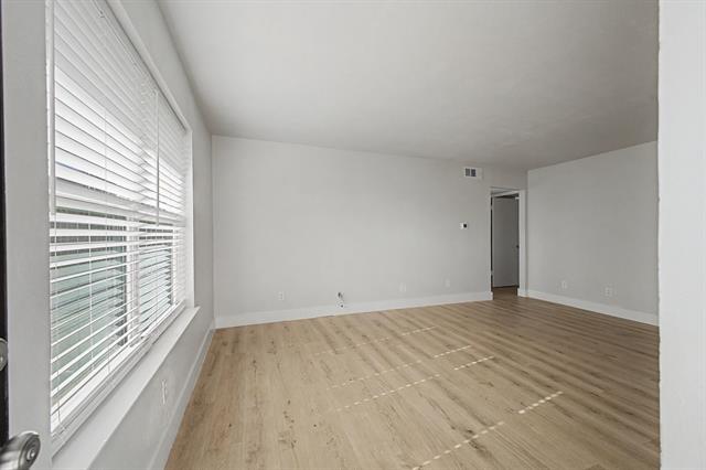 Foto del edificio - 8095 Meadow Rd