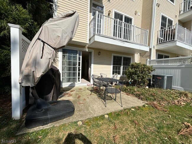 Foto del edificio - 18 Ashley Ct