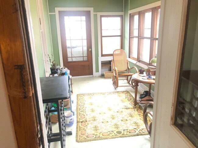 Foto del edificio - Spacious 2 BR 2 bath house in Bloomington