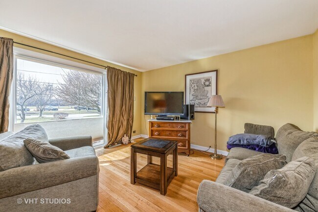 Foto del edificio - 565 Ridge Rd