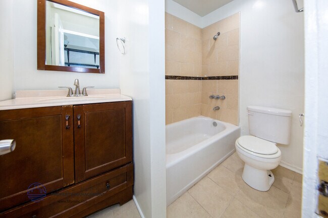 Foto del edificio - 463 South Hartford Ave.