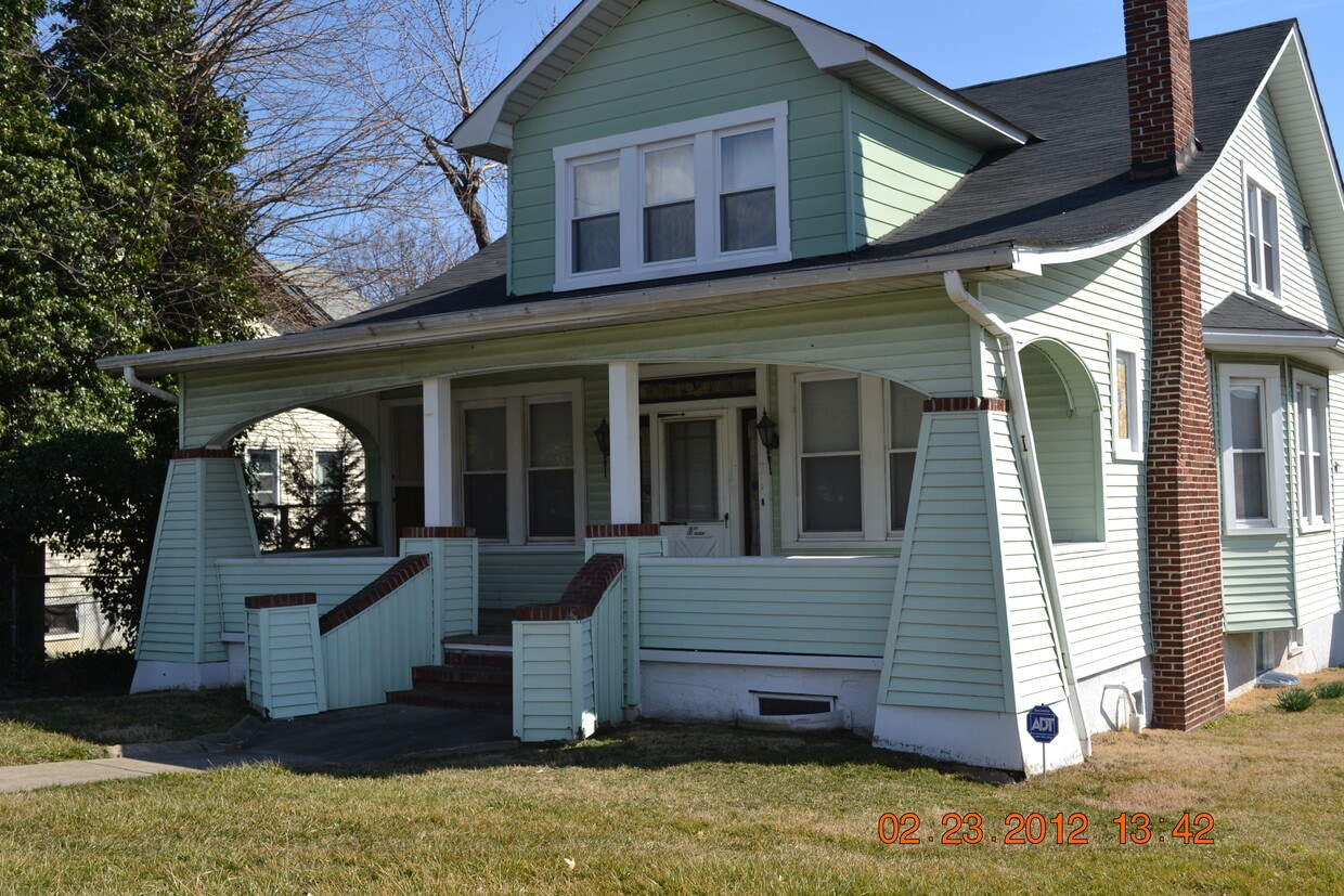 Primary Photo - 4207 Wilkens Ave