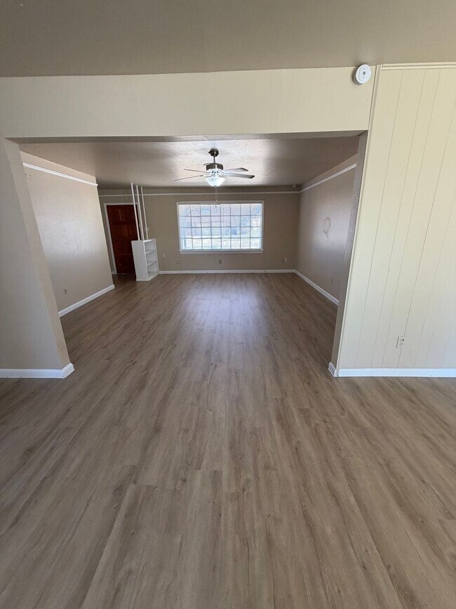 Building Photo - 4 Bed 2 Bath House in the 76133