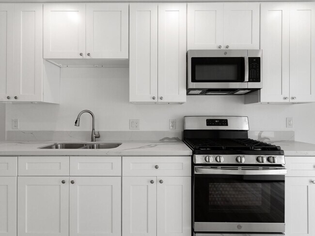 Building Photo - 2049 Cerritos