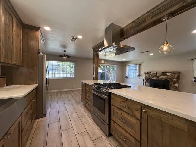 Foto del edificio - 1476 Hooker Oak Ave