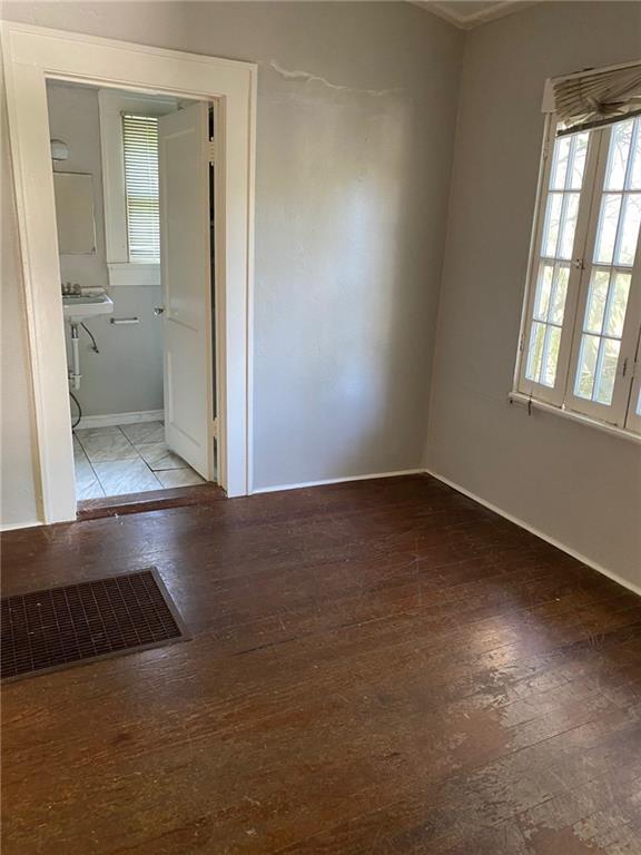 Foto del edificio - 3013 Harris Park Ave