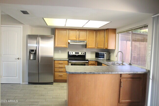 Foto del edificio - 5128 W Carol Ave