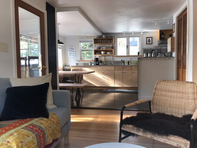 Foto del edificio - 2215 Dahl Ln