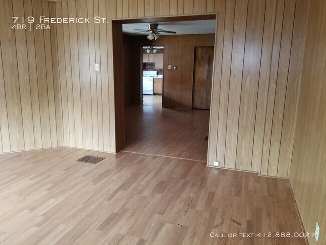 Building Photo - 4 Bedroom McKees Rocks House