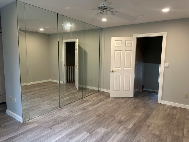 Building Photo - 8 Hialeah
