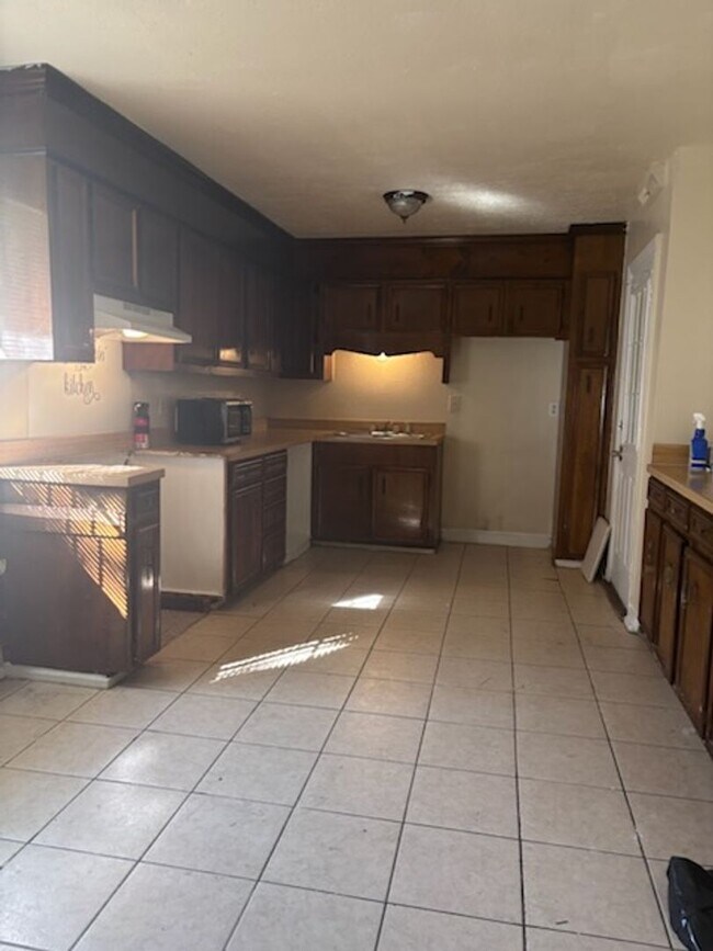 Foto del edificio - 1735 Woody Dr