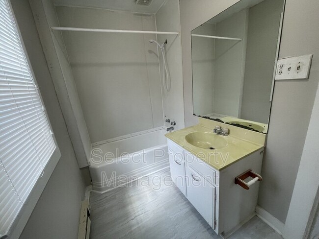 Foto del edificio - 1132 Rivermet Ave