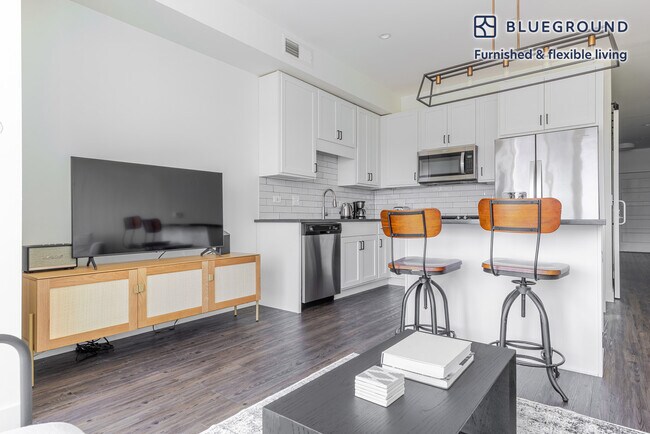 Foto del edificio - 100 N Addison Ave
