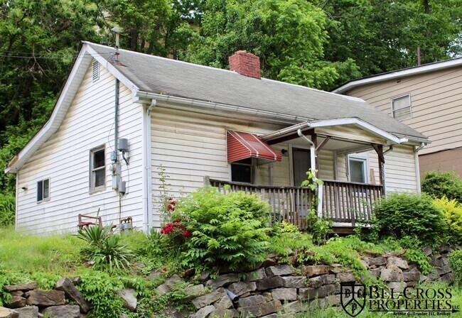 Building Photo - 1 Bed/1 Bath Home steps from the Downtown ...