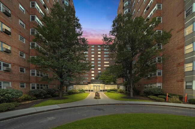 Building Photo - 4950 N Marine Dr
