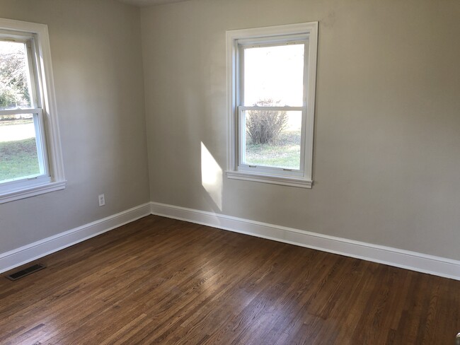 Building Photo - 102 Kimball Ave