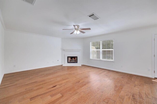 Building Photo - 809 Satellite View