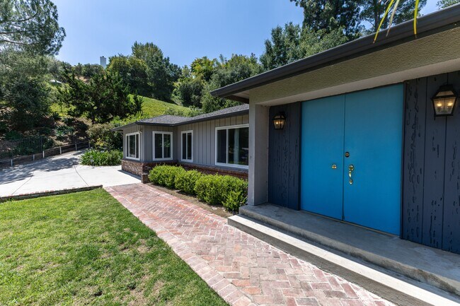 Foto del edificio - 1290 Clubhouse Dr