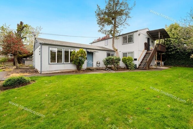 Updated 2BR w/ Utilities & Parking Include... - Updated 2BR w/ Utilities & Parking Include... House