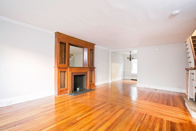 Building Photo - 10109 Ascan Ave