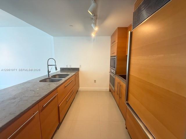Building Photo - 475 Brickell Ave