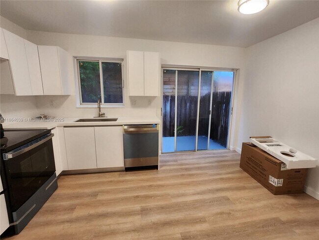 Foto del edificio - 2828 Coconut Ave