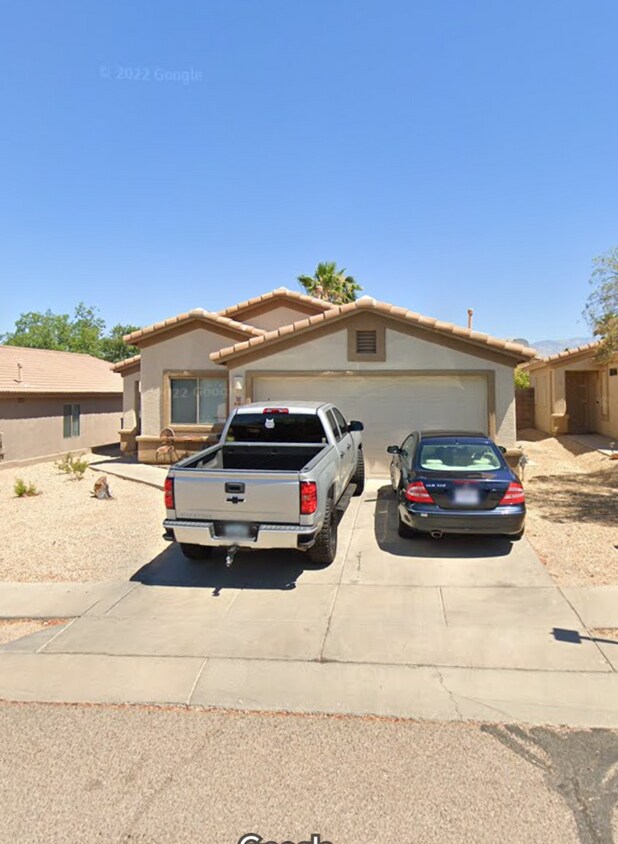 Foto principal - 8401 E Bowline Rd