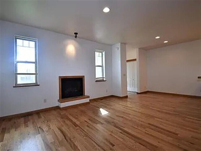Building Photo - Bozeman sweet home