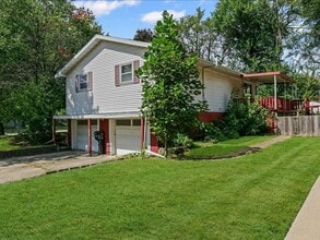 Building Photo - 1230 Searle Dr