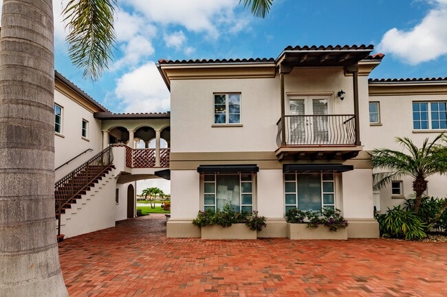 Building Photo - 3150 Village Walk Cir