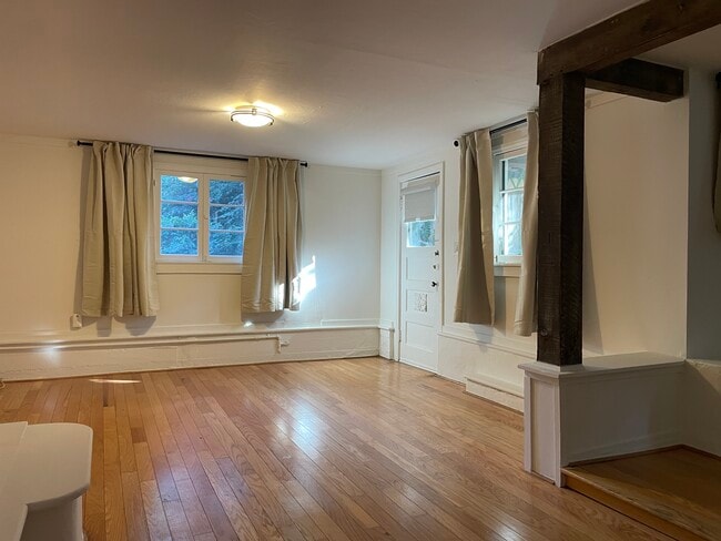 Building Photo - 2170 Vista del Mar St