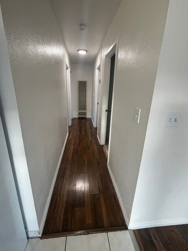 Foto del edificio - 714 S Record Ave