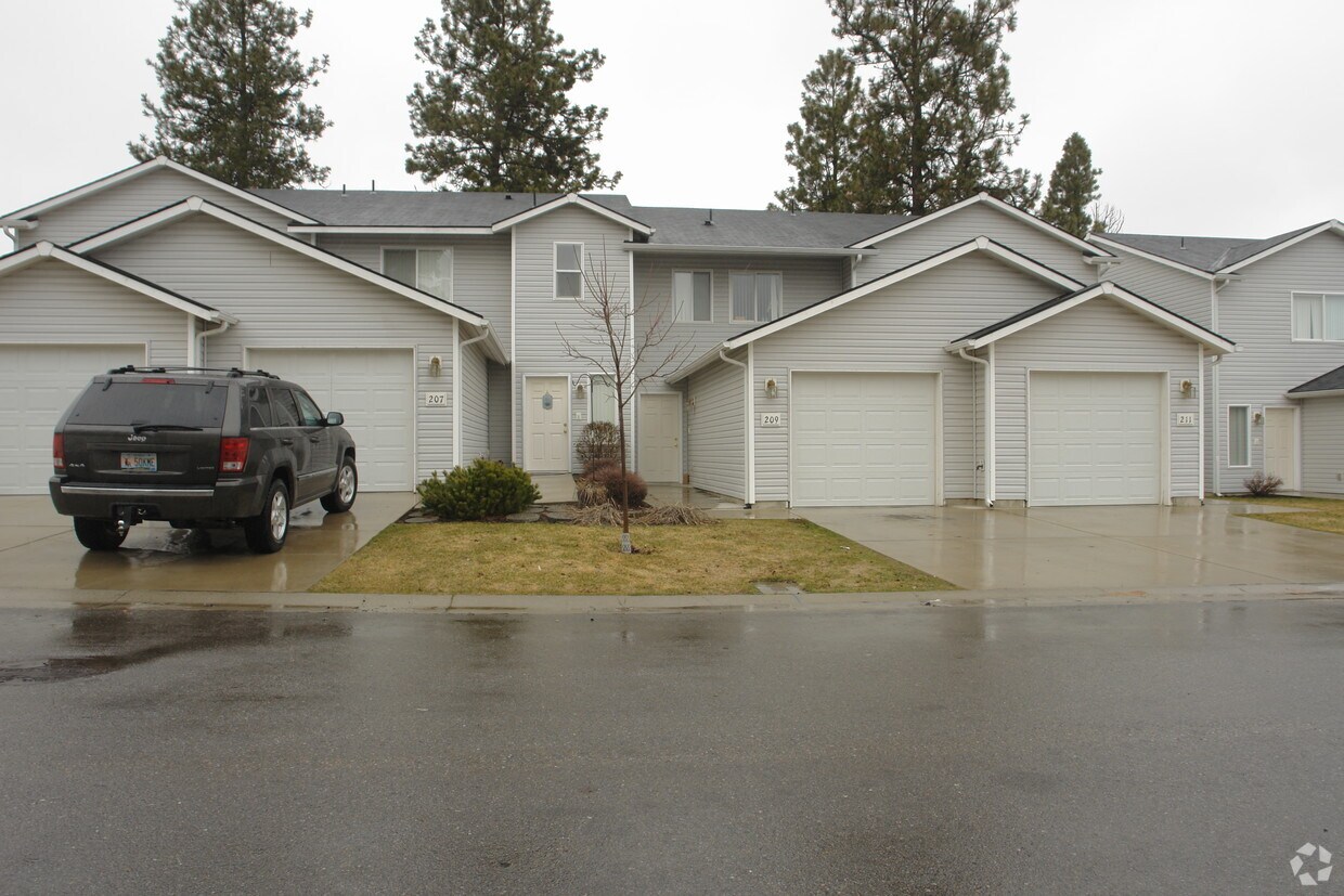 Building Photo - 205-211 E Shelby Ln