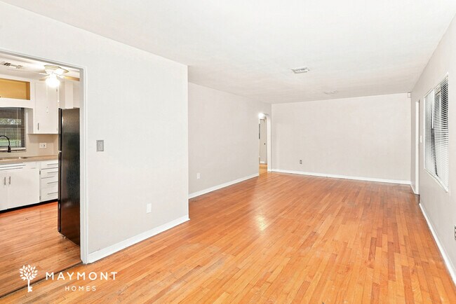 Foto del edificio - 1106 S Lakeshore Blvd