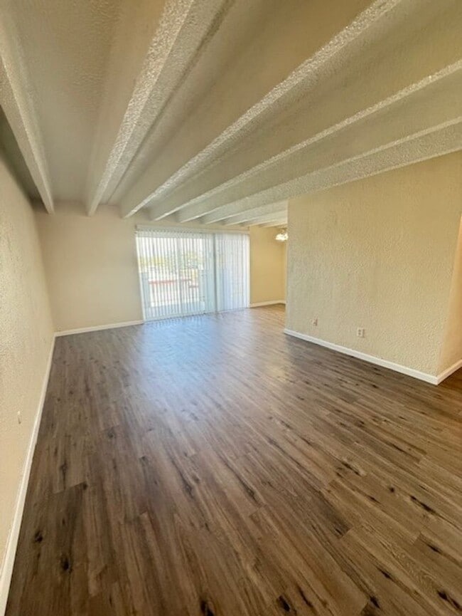 Interior Photo - The Lanai Apartments