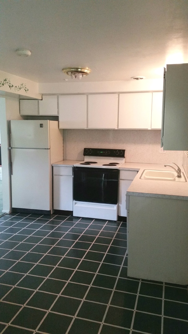 Building Photo - Spacious 3 Bed Duplex