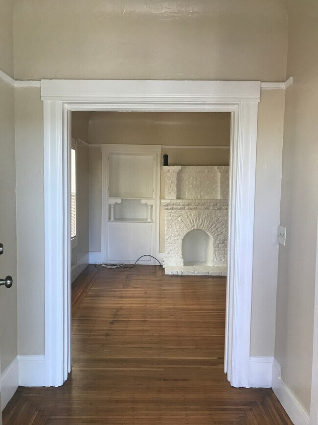 Building Photo - 2 plus Bed room house 2 Bath coming soon!!