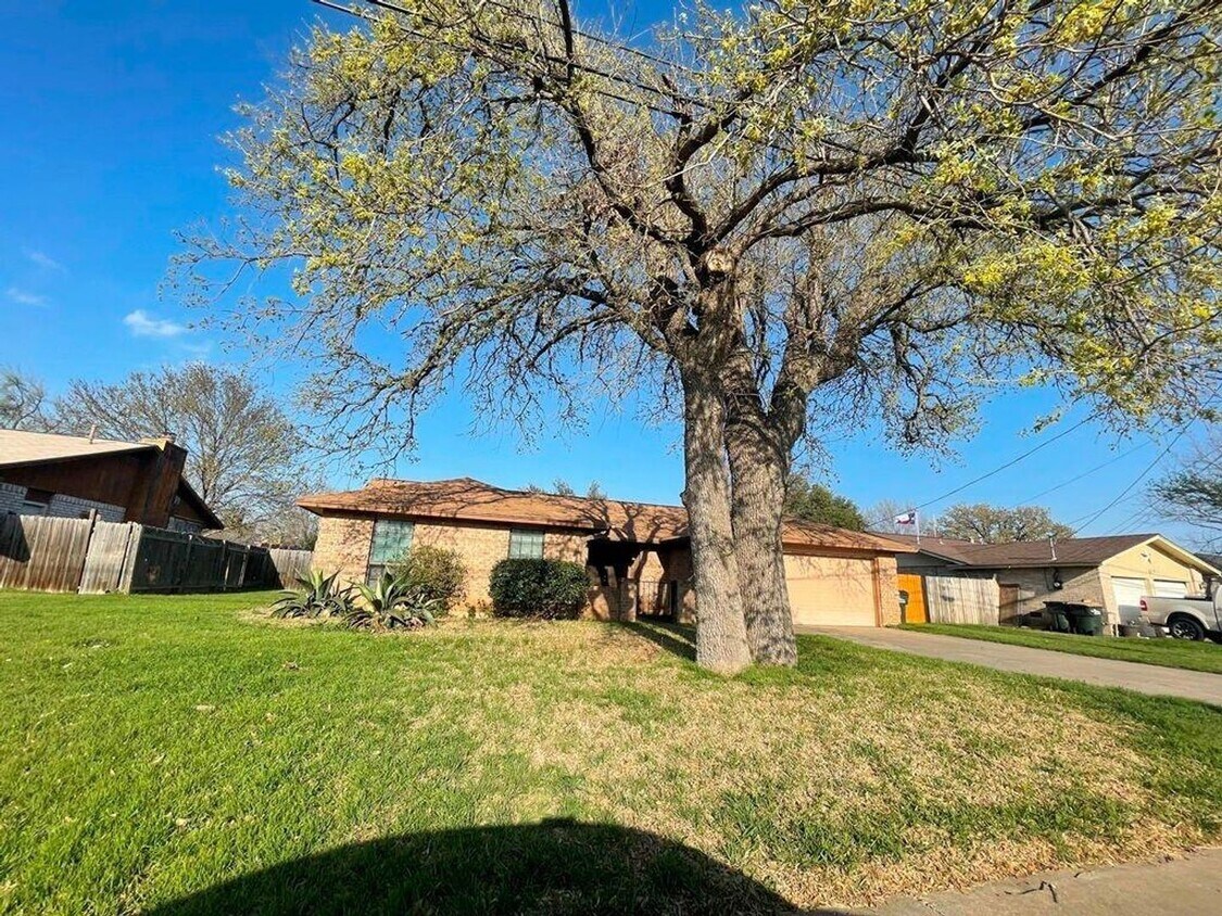 Primary Photo - 3 br, 2 bath House - 3301 Broken Spoke Trl.
