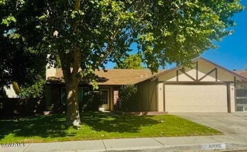 Building Photo - 42636 Roadrunner Way