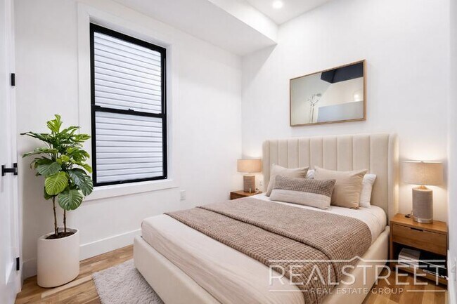 Building Photo - Brand New 3 Bed 2 Bath in Crown Heights with Backyard!