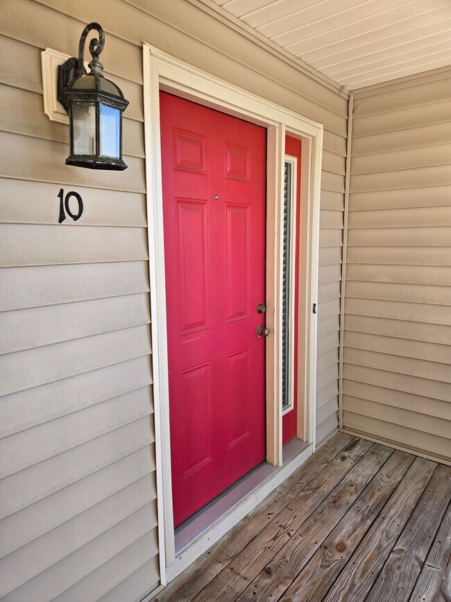 Building Photo - 3rd floor condo for rent