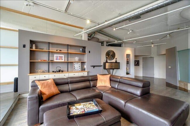 Building Photo - 1314 Northwest Irving Street, Unit 608