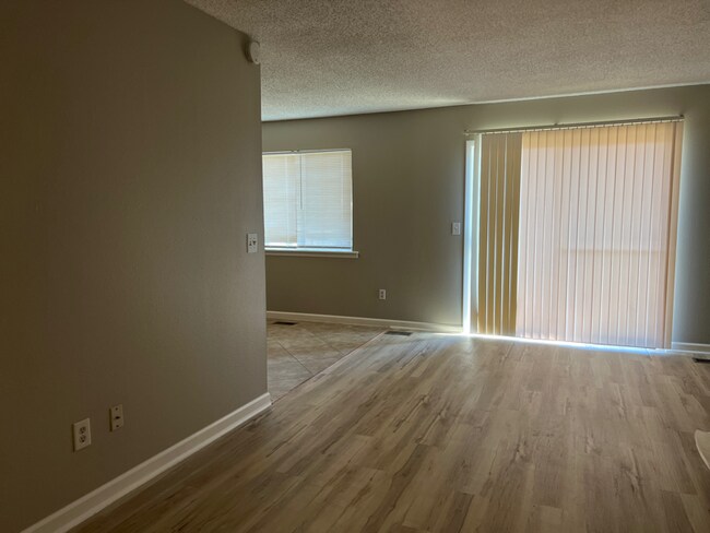 Foto del edificio - 6649 S Rockford Ave