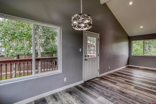 Building Photo - Single Family 2BR/2BTH Close to Town!